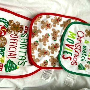 New Christmas bibs! 🎄